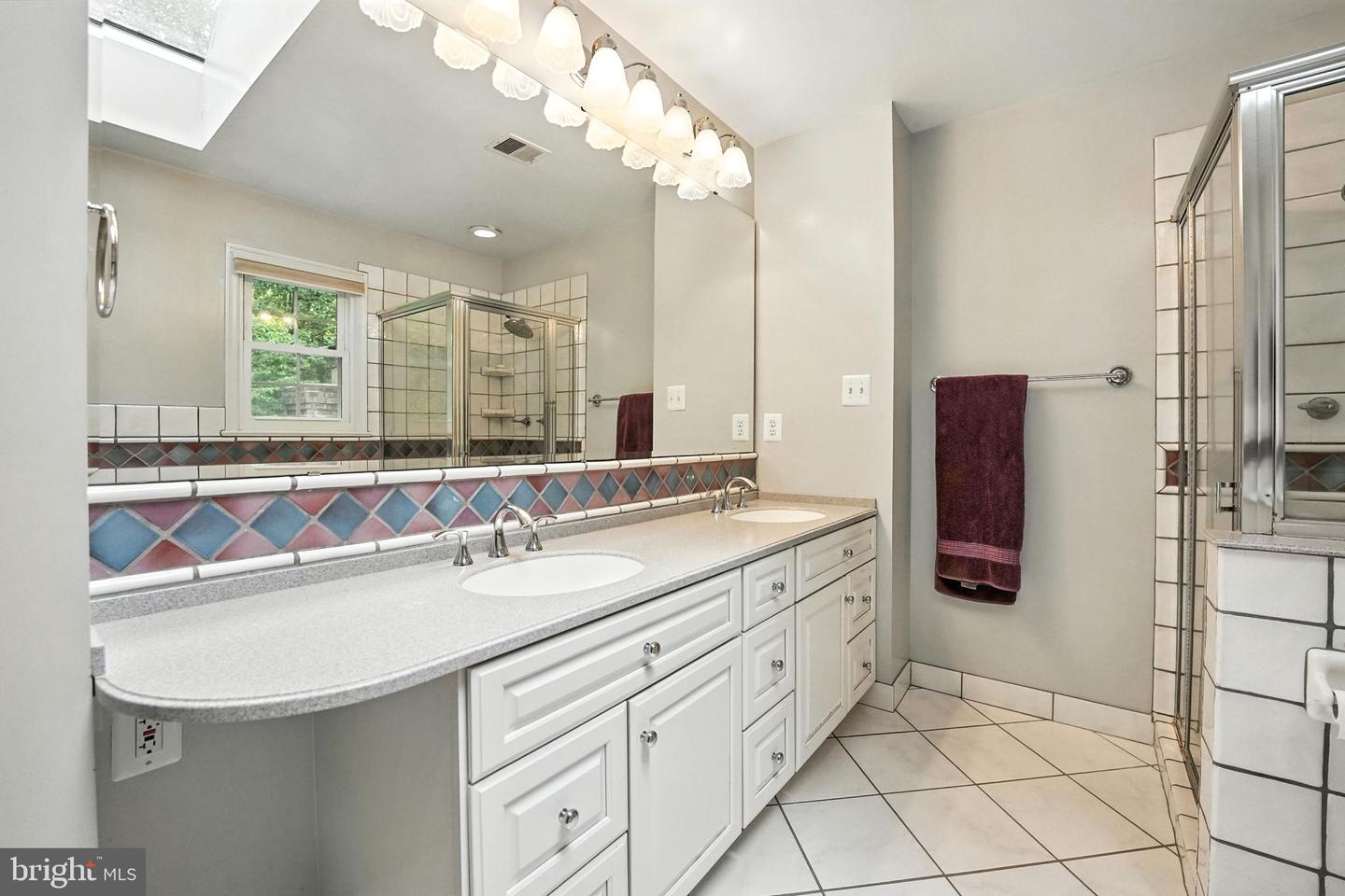 11923 LATIGO LN, OAKTON, Virginia 22124, 4 Bedrooms Bedrooms, ,3 BathroomsBathrooms,Residential,For sale,11923 LATIGO LN,VAFX2252972 MLS # VAFX2252972