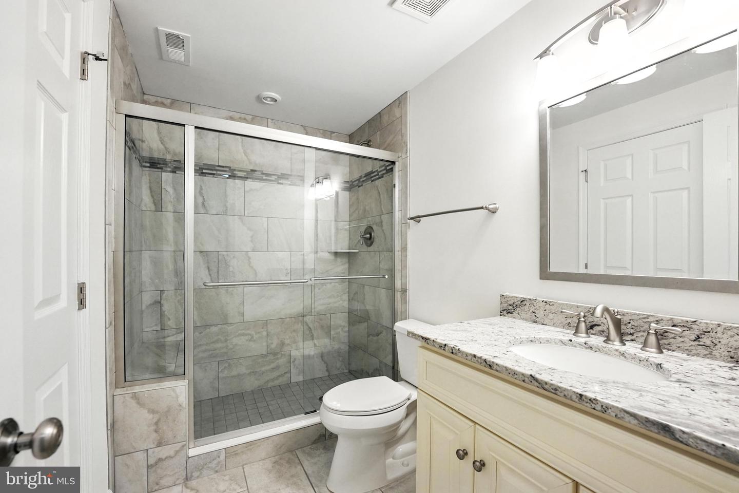 11923 LATIGO LN, OAKTON, Virginia 22124, 4 Bedrooms Bedrooms, ,3 BathroomsBathrooms,Residential,For sale,11923 LATIGO LN,VAFX2252972 MLS # VAFX2252972