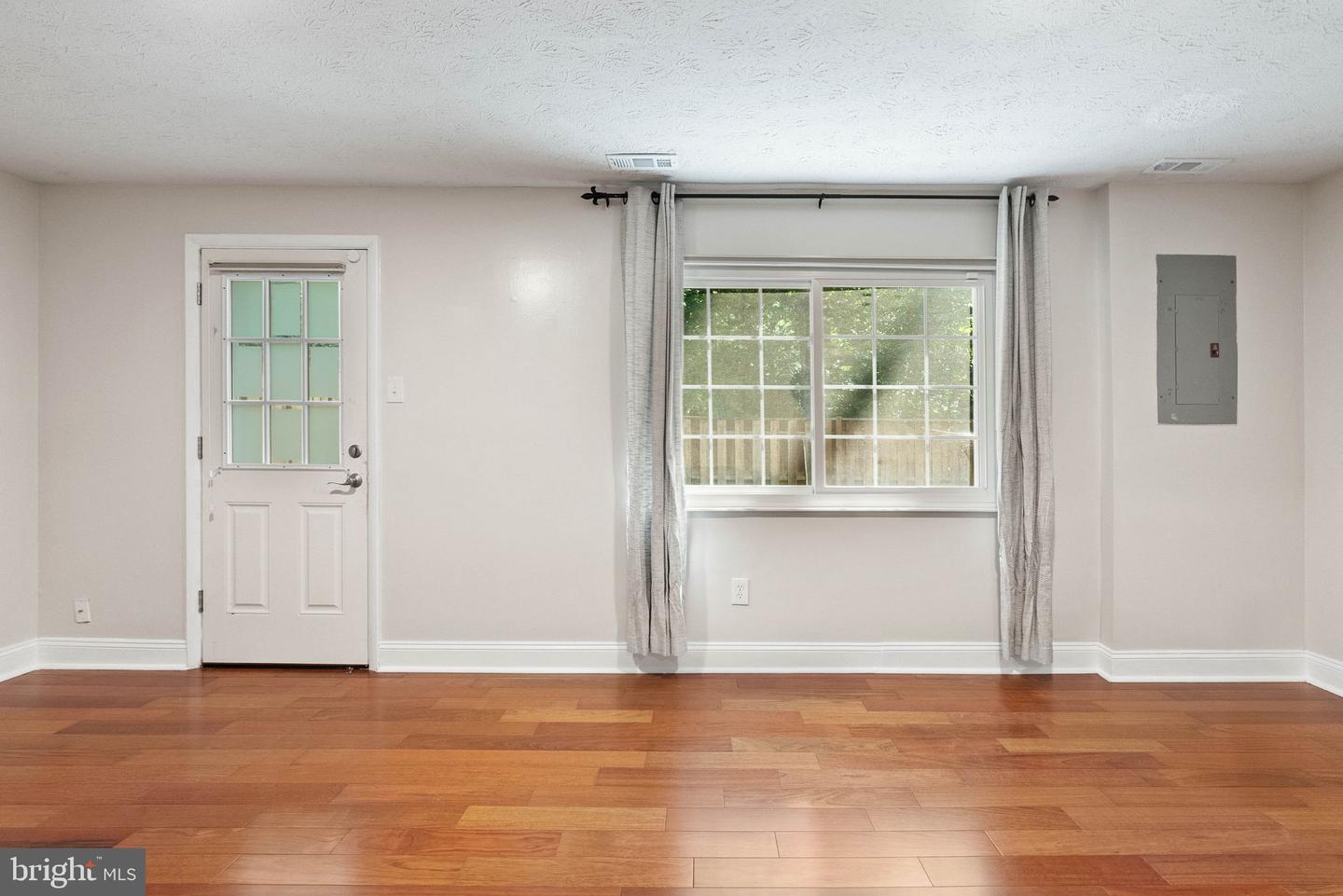 11722 MOSSY CREEK LN, RESTON, Virginia 20191, 3 Bedrooms Bedrooms, ,2 BathroomsBathrooms,Residential,For sale,11722 MOSSY CREEK LN,VAFX2253216 MLS # VAFX2253216