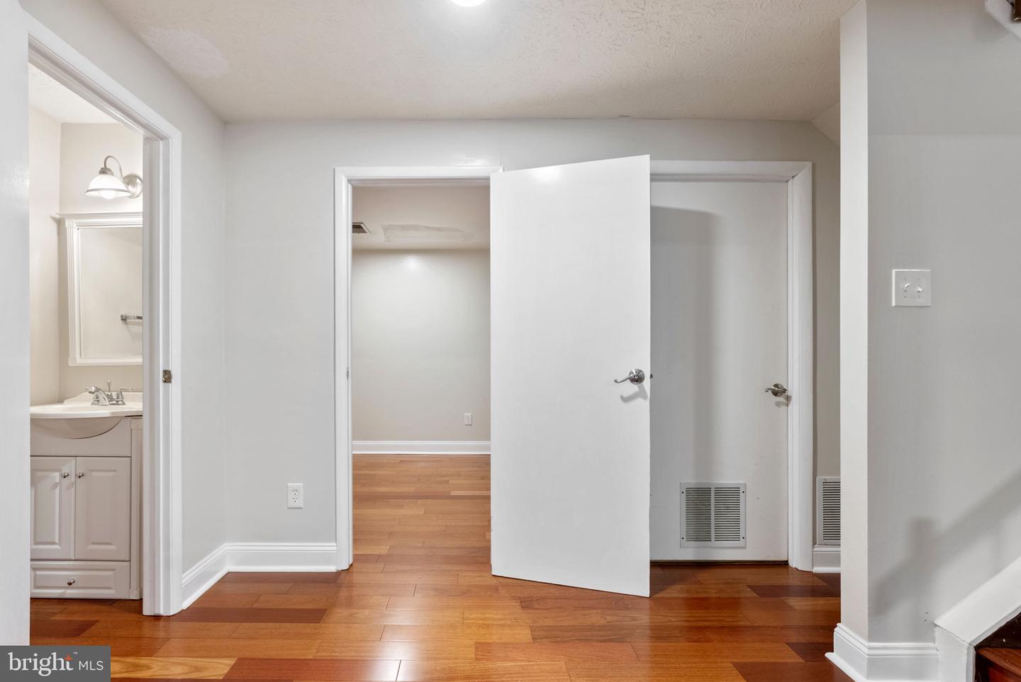 11722 MOSSY CREEK LN, RESTON, Virginia 20191, 3 Bedrooms Bedrooms, ,2 BathroomsBathrooms,Residential,For sale,11722 MOSSY CREEK LN,VAFX2253216 MLS # VAFX2253216