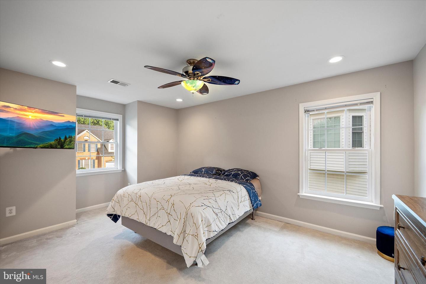 5386 ABERNATHY CT, FAIRFAX, Virginia 22032, 5 Bedrooms Bedrooms, ,4 BathroomsBathrooms,Residential,For sale,5386 ABERNATHY CT,VAFX2254210 MLS # VAFX2254210