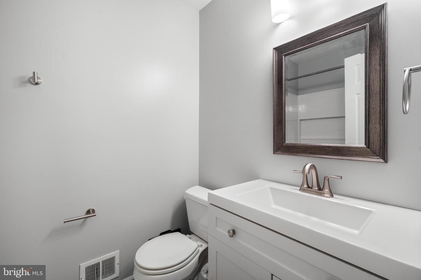 5130 WOODFIELD DR, CENTREVILLE, Virginia 20120, 3 Bedrooms Bedrooms, ,2 BathroomsBathrooms,Residential,For sale,5130 WOODFIELD DR,VAFX2253408 MLS # VAFX2253408