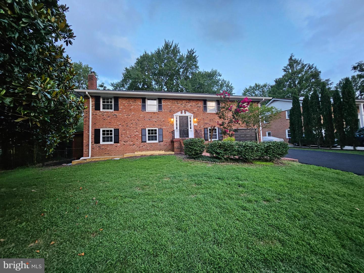 2403 SHERWOOD HALL LN, ALEXANDRIA, Virginia 22306, 4 Bedrooms Bedrooms, ,2 BathroomsBathrooms,Residential,For sale,2403 SHERWOOD HALL LN,VAFX2253520 MLS # VAFX2253520