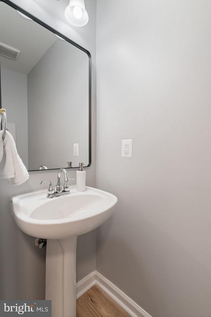 7873 CRANFORD FARM CIR, LORTON, Virginia 22079, 4 Bedrooms Bedrooms, ,2 BathroomsBathrooms,Residential,For sale,7873 CRANFORD FARM CIR,VAFX2253692 MLS # VAFX2253692