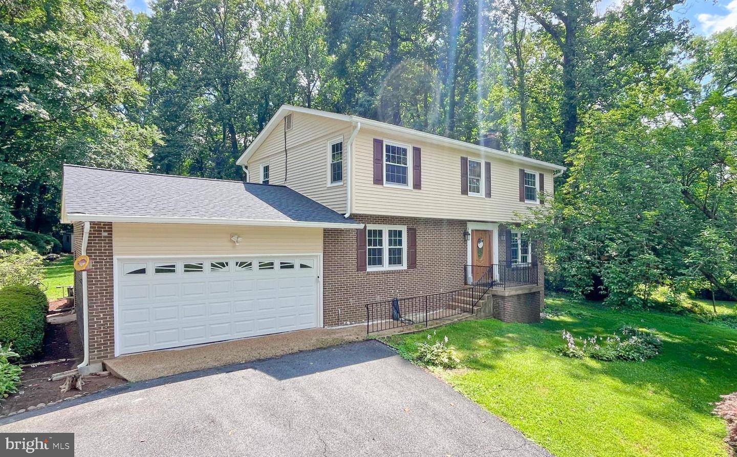 8835 BURKE RD, BURKE, Virginia 22015, 4 Bedrooms Bedrooms, ,3 BathroomsBathrooms,Residential,For sale,8835 BURKE RD,VAFX2253836 MLS # VAFX2253836