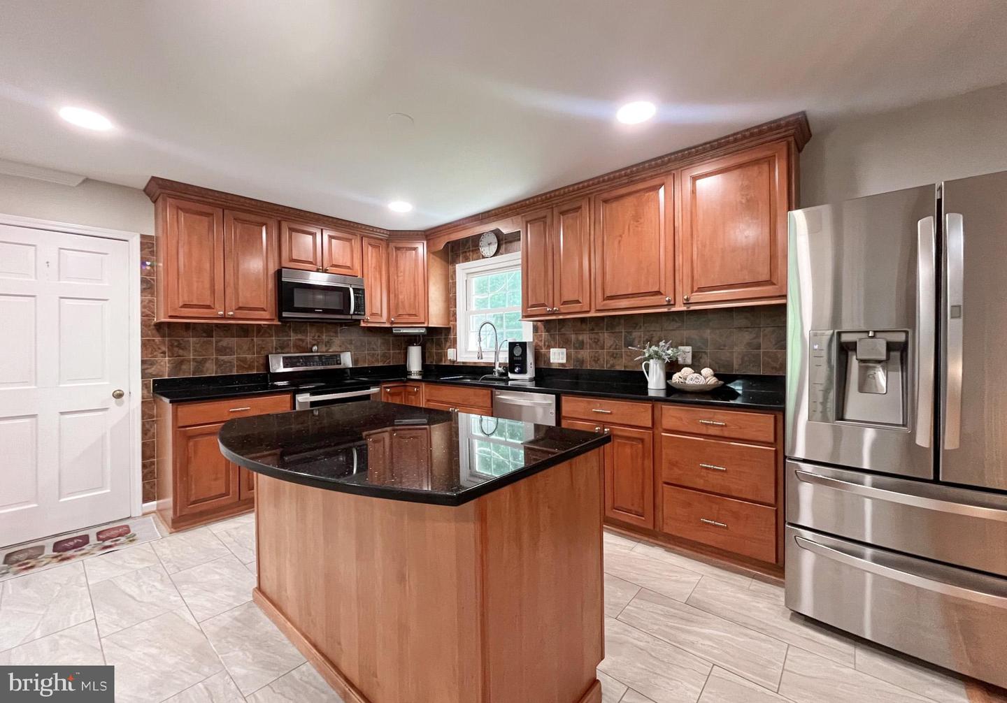 8835 BURKE RD, BURKE, Virginia 22015, 4 Bedrooms Bedrooms, ,3 BathroomsBathrooms,Residential,For sale,8835 BURKE RD,VAFX2253836 MLS # VAFX2253836