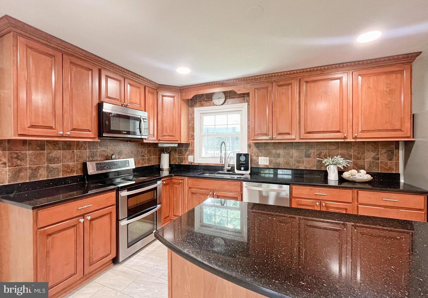 8835 BURKE RD, BURKE, Virginia 22015, 4 Bedrooms Bedrooms, ,3 BathroomsBathrooms,Residential,For sale,8835 BURKE RD,VAFX2253836 MLS # VAFX2253836
