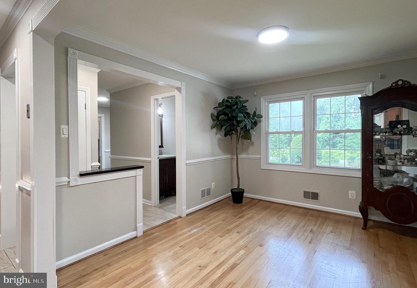 8835 BURKE RD, BURKE, Virginia 22015, 4 Bedrooms Bedrooms, ,3 BathroomsBathrooms,Residential,For sale,8835 BURKE RD,VAFX2253836 MLS # VAFX2253836