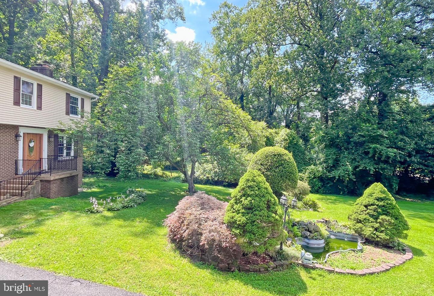 8835 BURKE RD, BURKE, Virginia 22015, 4 Bedrooms Bedrooms, ,3 BathroomsBathrooms,Residential,For sale,8835 BURKE RD,VAFX2253836 MLS # VAFX2253836