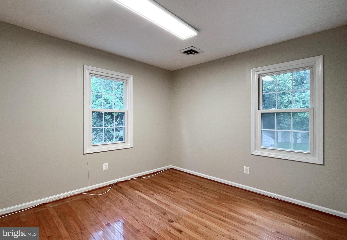 8835 BURKE RD, BURKE, Virginia 22015, 4 Bedrooms Bedrooms, ,3 BathroomsBathrooms,Residential,For sale,8835 BURKE RD,VAFX2253836 MLS # VAFX2253836