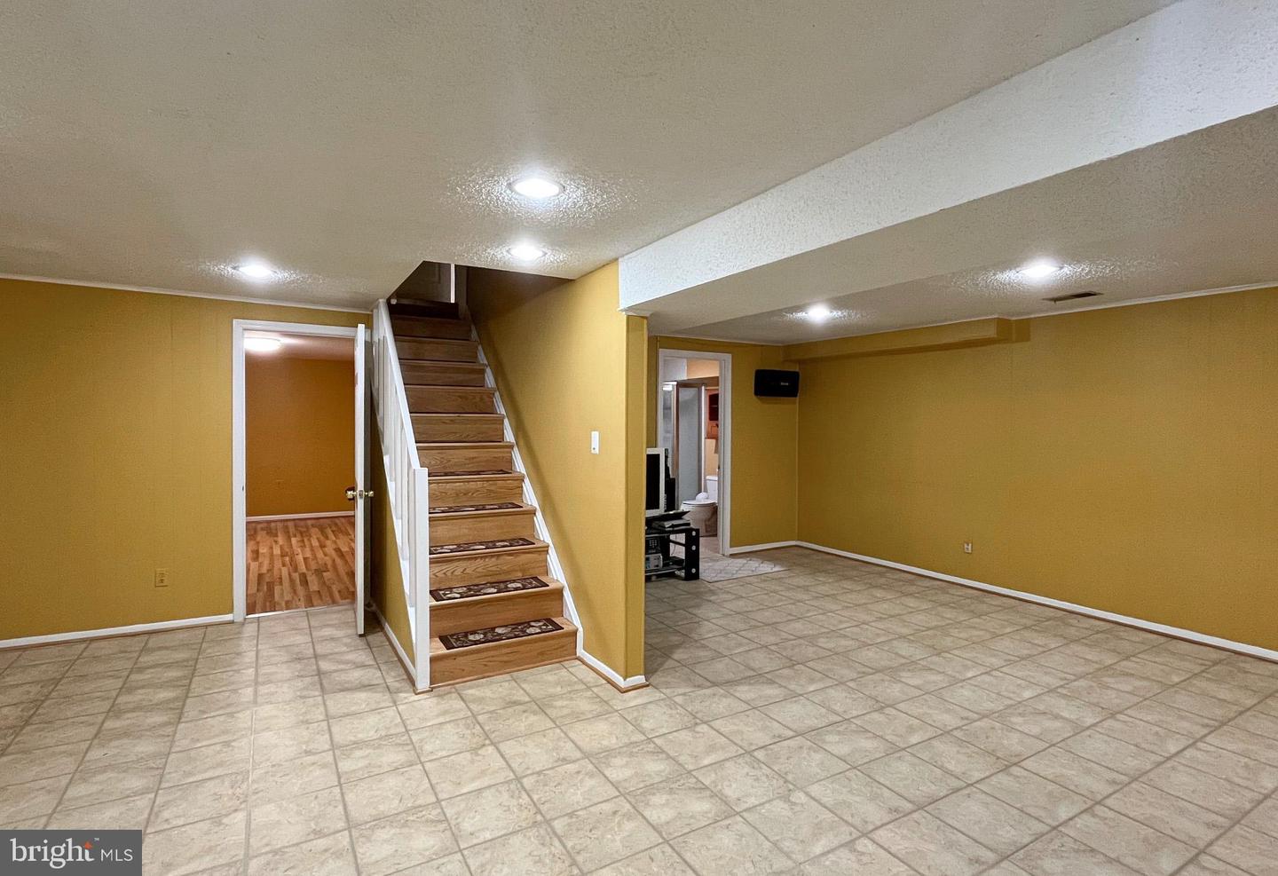 8835 BURKE RD, BURKE, Virginia 22015, 4 Bedrooms Bedrooms, ,3 BathroomsBathrooms,Residential,For sale,8835 BURKE RD,VAFX2253836 MLS # VAFX2253836