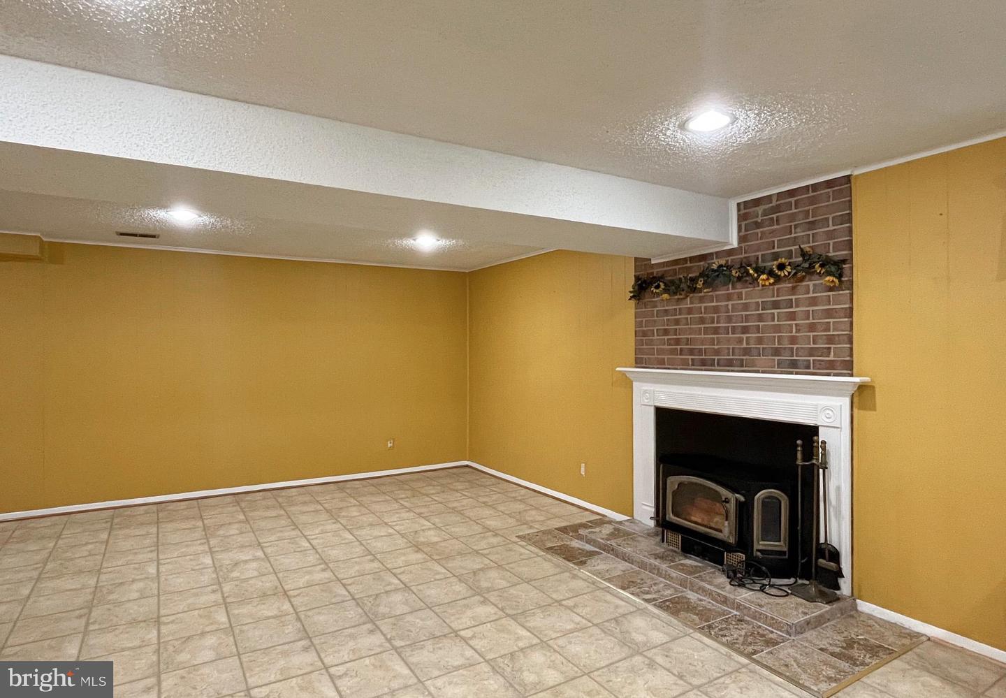 8835 BURKE RD, BURKE, Virginia 22015, 4 Bedrooms Bedrooms, ,3 BathroomsBathrooms,Residential,For sale,8835 BURKE RD,VAFX2253836 MLS # VAFX2253836
