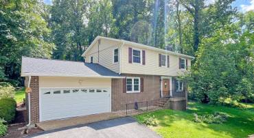 8835 BURKE RD, BURKE, Virginia 22015, 4 Bedrooms Bedrooms, ,3 BathroomsBathrooms,Residential,For sale,8835 BURKE RD,VAFX2253836 MLS # VAFX2253836