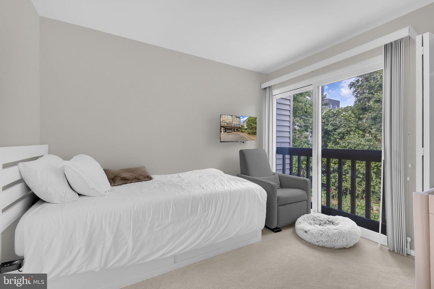 1223 N QUINN ST, ARLINGTON, Virginia 22209, 2 Bedrooms Bedrooms, ,2 BathroomsBathrooms,Residential,For sale,1223 N QUINN ST,VAAR2060346 MLS # VAAR2060346