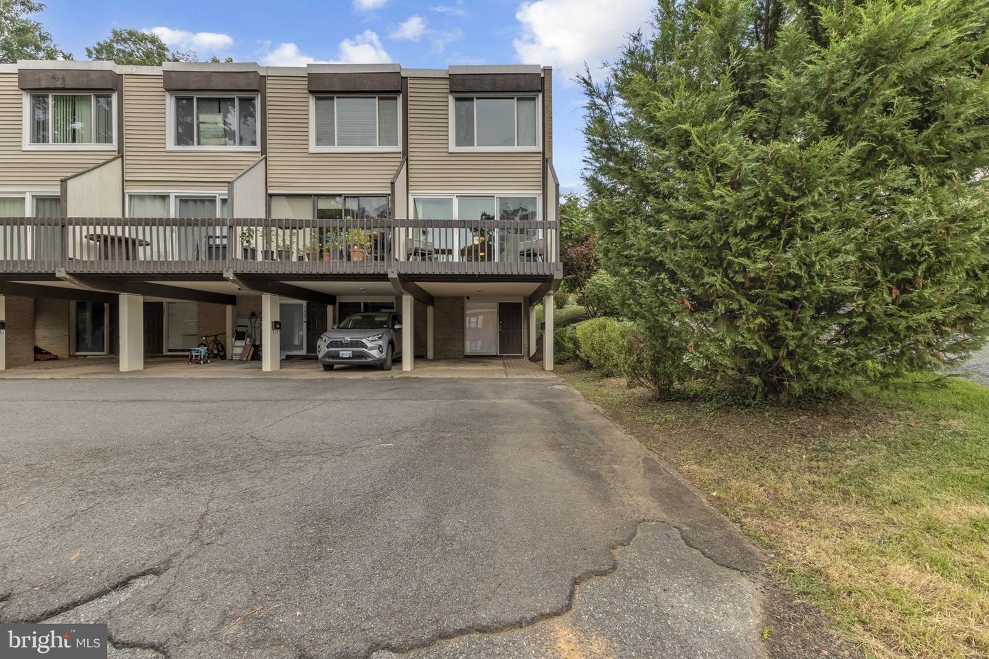1223 N QUINN ST, ARLINGTON, Virginia 22209, 2 Bedrooms Bedrooms, ,2 BathroomsBathrooms,Residential,For sale,1223 N QUINN ST,VAAR2060346 MLS # VAAR2060346