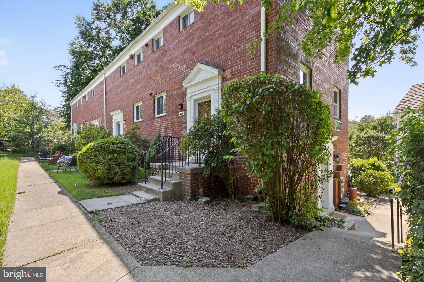 3221 VALLEY DR #712, ALEXANDRIA, Virginia 22302, 2 Bedrooms Bedrooms, ,1 BathroomBathrooms,Residential,For sale,3221 VALLEY DR #712,VAAX2047276 MLS # VAAX2047276