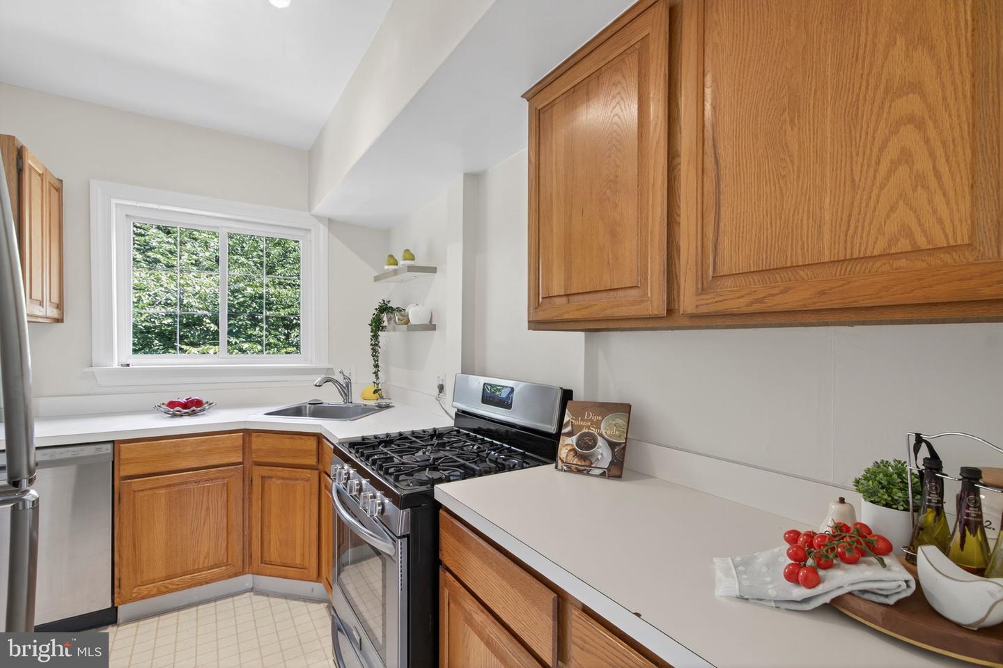 3221 VALLEY DR #712, ALEXANDRIA, Virginia 22302, 2 Bedrooms Bedrooms, ,1 BathroomBathrooms,Residential,For sale,3221 VALLEY DR #712,VAAX2047276 MLS # VAAX2047276