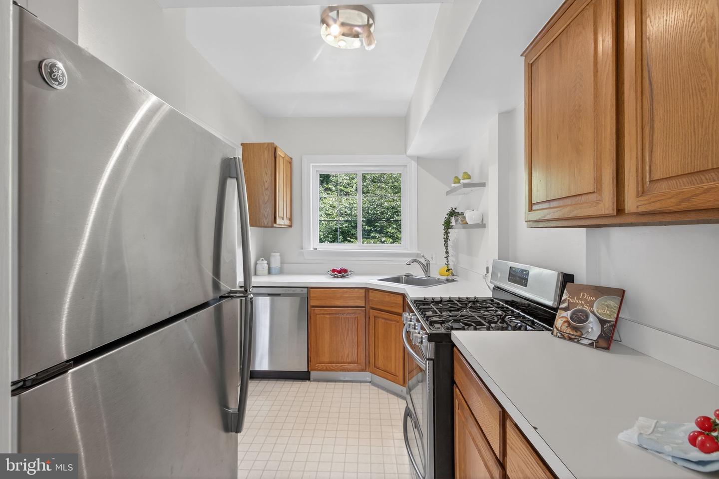 3221 VALLEY DR #712, ALEXANDRIA, Virginia 22302, 2 Bedrooms Bedrooms, ,1 BathroomBathrooms,Residential,For sale,3221 VALLEY DR #712,VAAX2047276 MLS # VAAX2047276