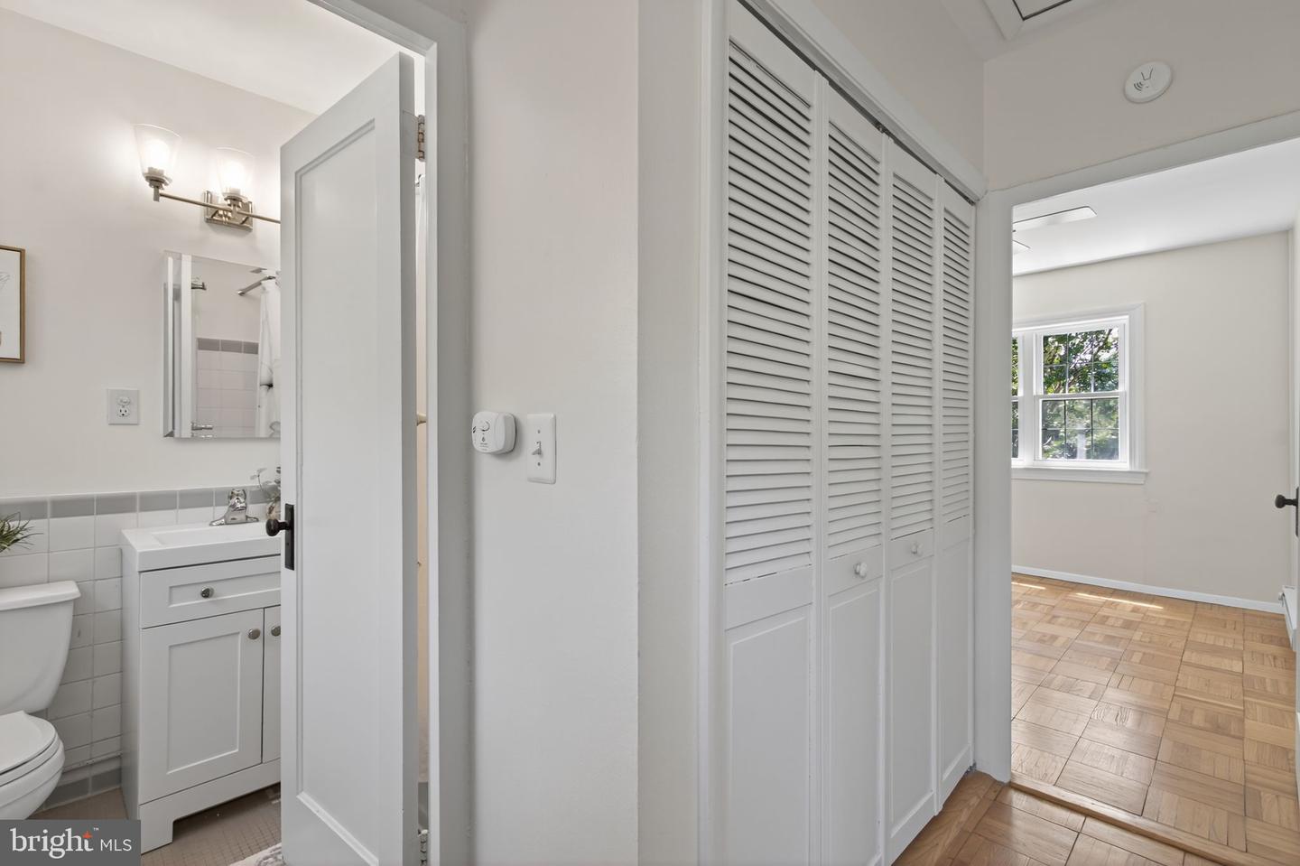 3221 VALLEY DR #712, ALEXANDRIA, Virginia 22302, 2 Bedrooms Bedrooms, ,1 BathroomBathrooms,Residential,For sale,3221 VALLEY DR #712,VAAX2047276 MLS # VAAX2047276