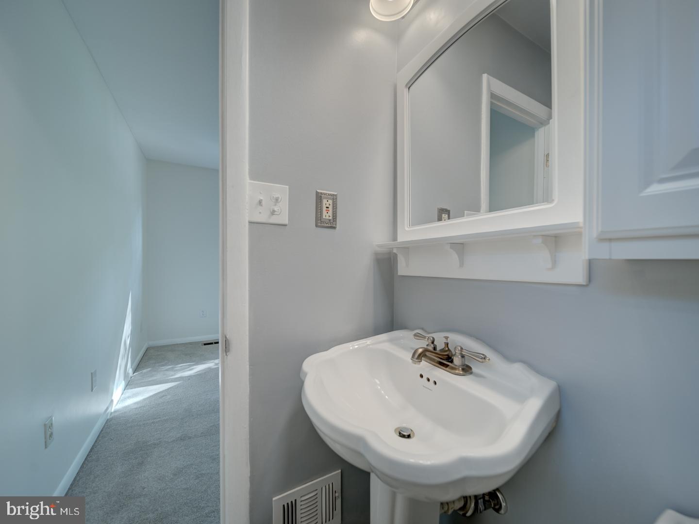 6207 GEMINI CT, BURKE, Virginia 22015, 4 Bedrooms Bedrooms, ,2 BathroomsBathrooms,Residential,For sale,6207 GEMINI CT,VAFX2254172 MLS # VAFX2254172