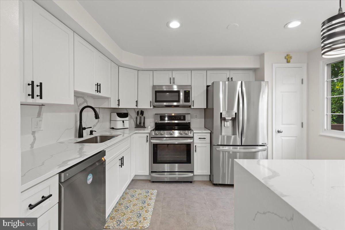 3921 PLUM RUN CT, FAIRFAX, Virginia 22033, 3 Bedrooms Bedrooms, ,3 BathroomsBathrooms,Residential,For sale,3921 PLUM RUN CT,VAFX2254232 MLS # VAFX2254232