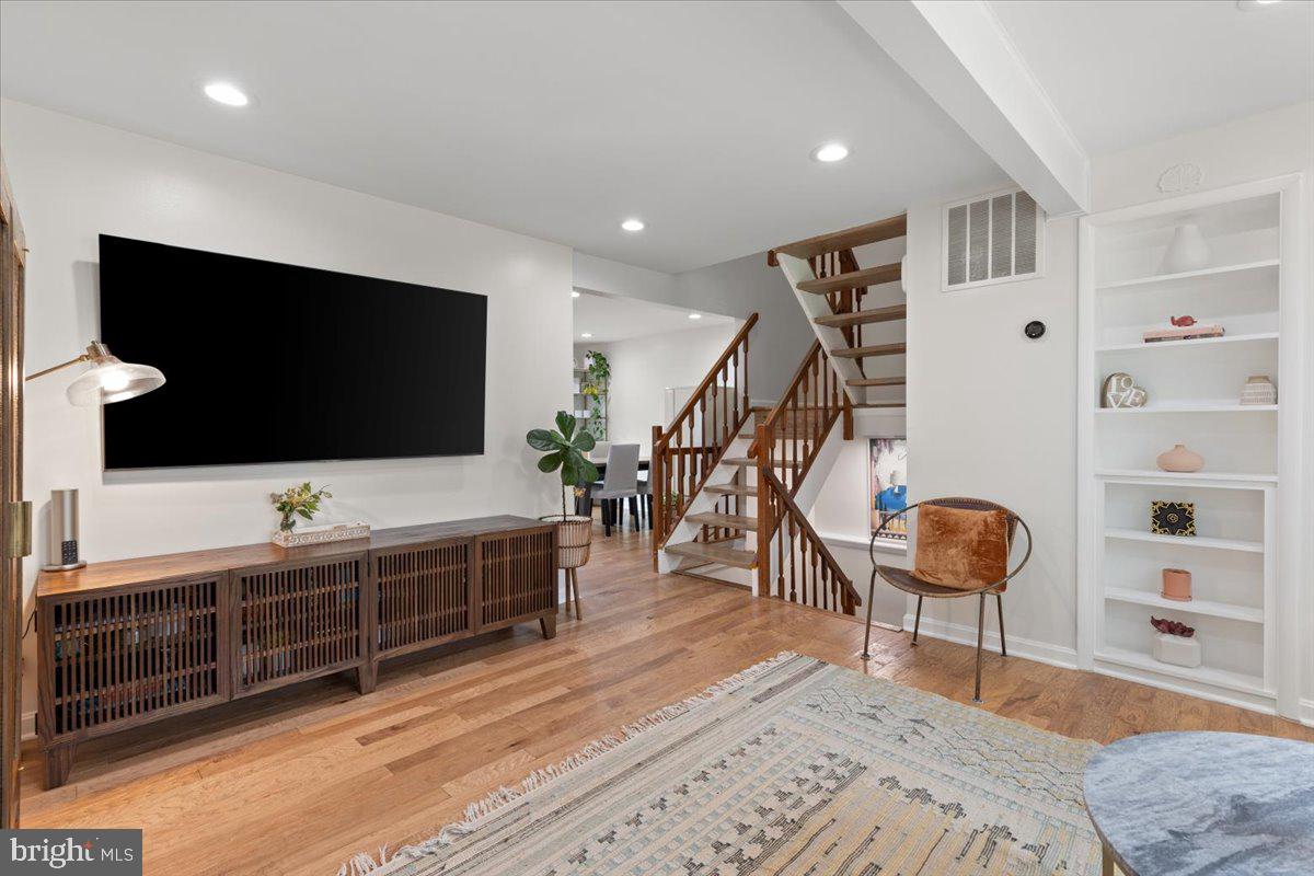 3921 PLUM RUN CT, FAIRFAX, Virginia 22033, 3 Bedrooms Bedrooms, ,3 BathroomsBathrooms,Residential,For sale,3921 PLUM RUN CT,VAFX2254232 MLS # VAFX2254232