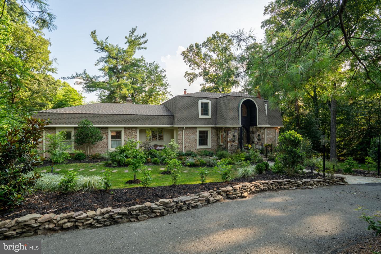 10423 DEERFOOT DR, GREAT FALLS, Virginia 22066, 4 Bedrooms Bedrooms, ,4 BathroomsBathrooms,Residential,For sale,10423 DEERFOOT DR,VAFX2254530 MLS # VAFX2254530