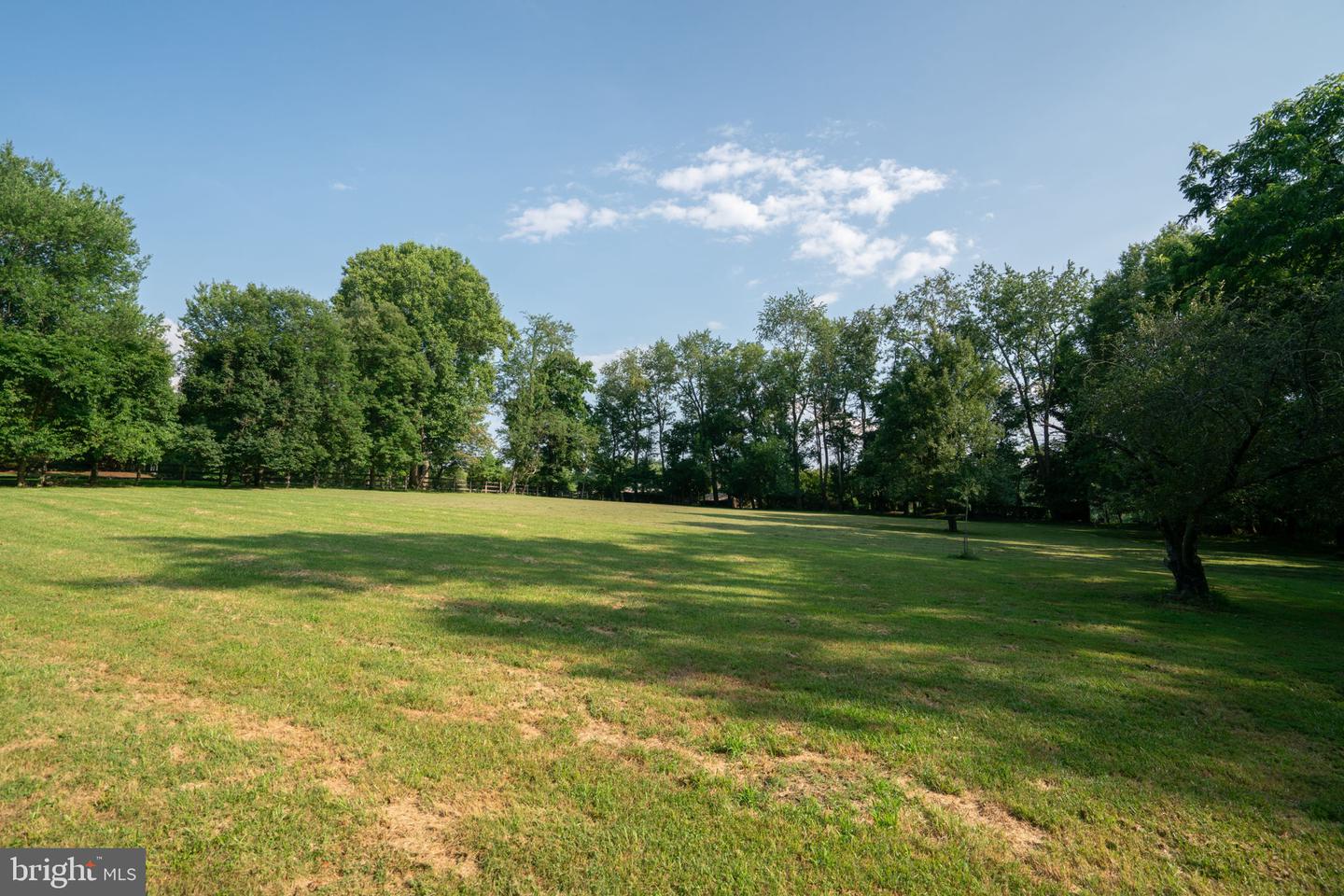 10423 DEERFOOT DR, GREAT FALLS, Virginia 22066, 4 Bedrooms Bedrooms, ,4 BathroomsBathrooms,Residential,For sale,10423 DEERFOOT DR,VAFX2254530 MLS # VAFX2254530