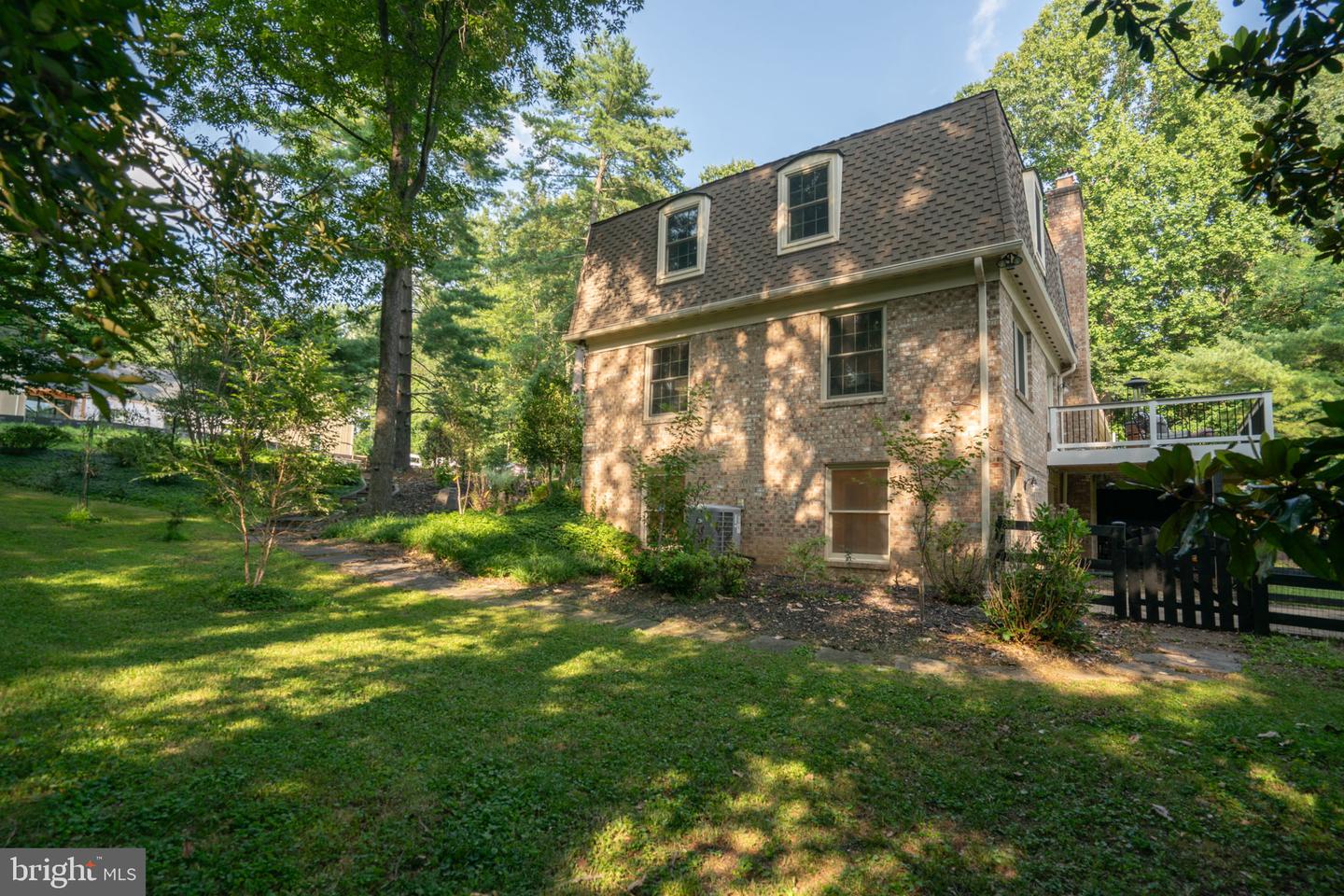 10423 DEERFOOT DR, GREAT FALLS, Virginia 22066, 4 Bedrooms Bedrooms, ,4 BathroomsBathrooms,Residential,For sale,10423 DEERFOOT DR,VAFX2254530 MLS # VAFX2254530