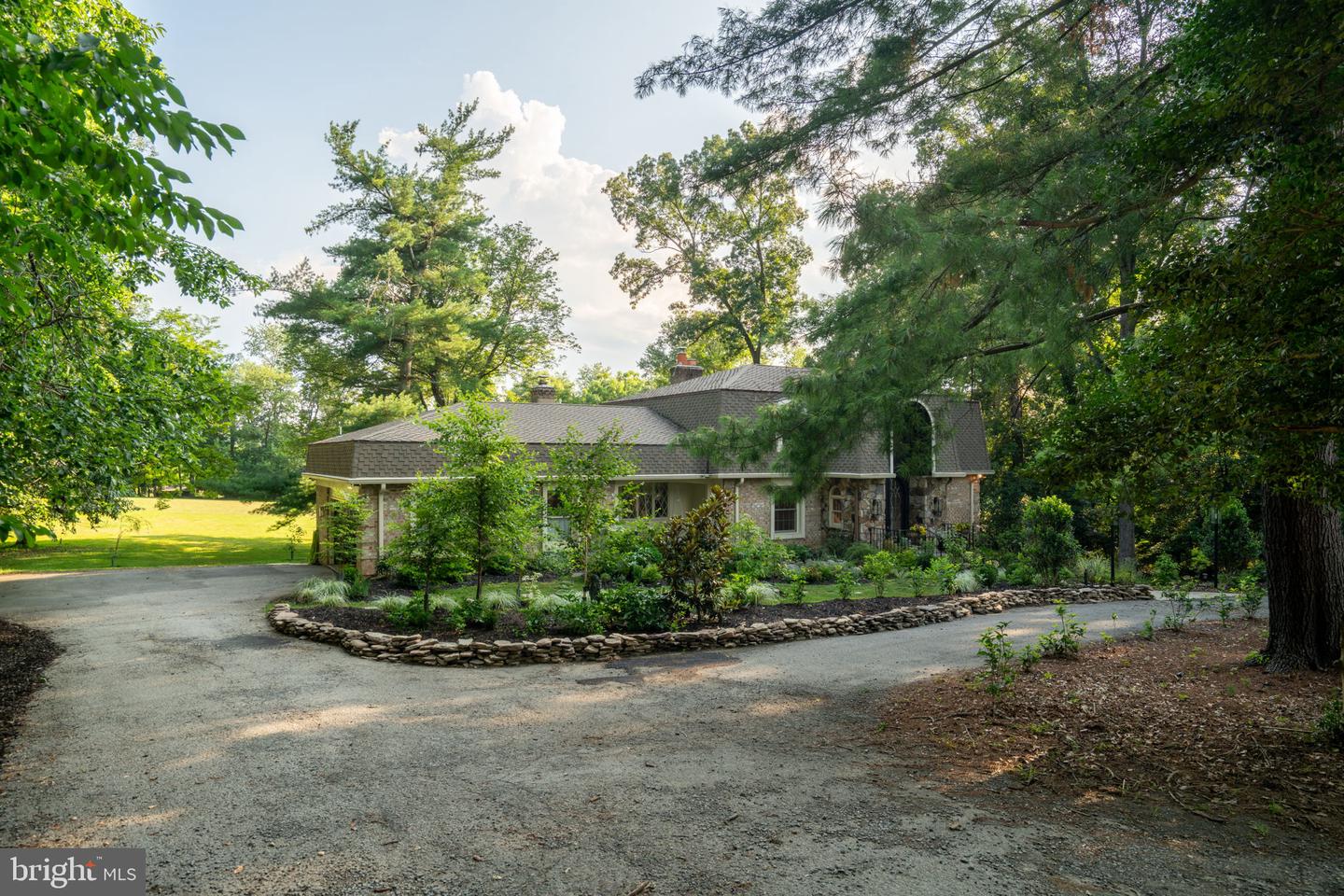 10423 DEERFOOT DR, GREAT FALLS, Virginia 22066, 4 Bedrooms Bedrooms, ,4 BathroomsBathrooms,Residential,For sale,10423 DEERFOOT DR,VAFX2254530 MLS # VAFX2254530