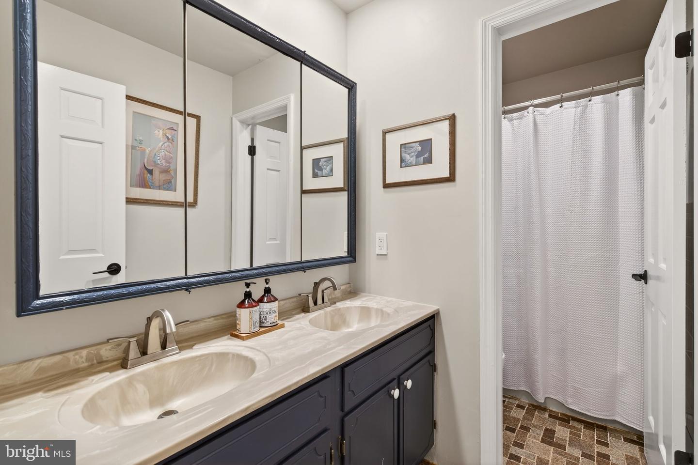 10423 DEERFOOT DR, GREAT FALLS, Virginia 22066, 4 Bedrooms Bedrooms, ,4 BathroomsBathrooms,Residential,For sale,10423 DEERFOOT DR,VAFX2254530 MLS # VAFX2254530