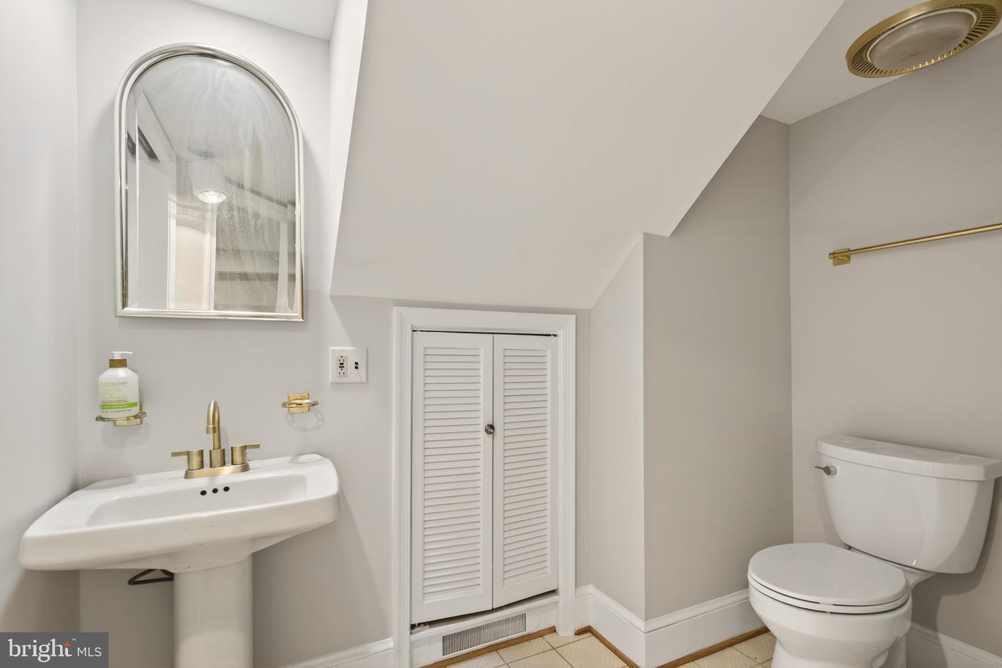 10423 DEERFOOT DR, GREAT FALLS, Virginia 22066, 4 Bedrooms Bedrooms, ,4 BathroomsBathrooms,Residential,For sale,10423 DEERFOOT DR,VAFX2254530 MLS # VAFX2254530