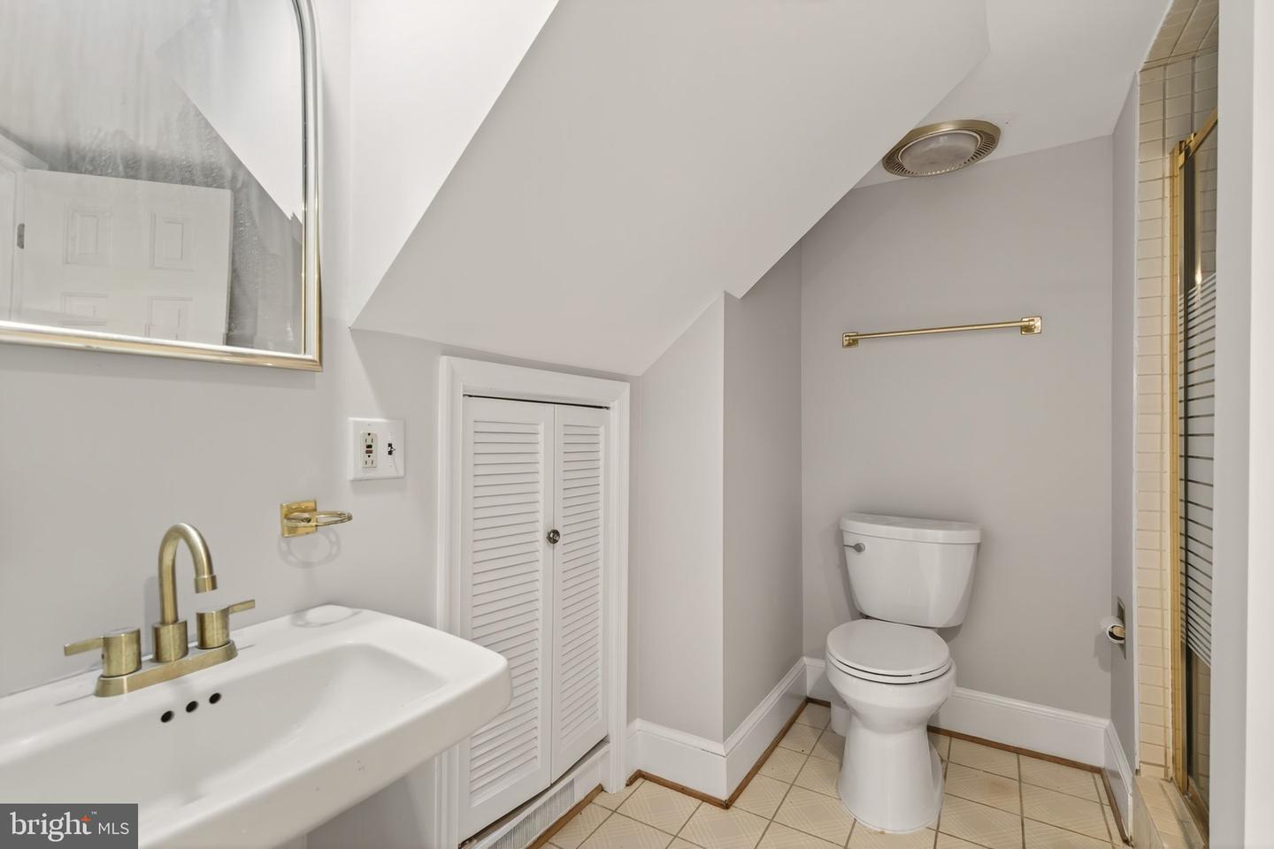 10423 DEERFOOT DR, GREAT FALLS, Virginia 22066, 4 Bedrooms Bedrooms, ,4 BathroomsBathrooms,Residential,For sale,10423 DEERFOOT DR,VAFX2254530 MLS # VAFX2254530