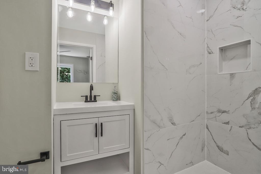 6420 WILLOWOOD LN, ALEXANDRIA, Virginia 22310, 3 Bedrooms Bedrooms, ,2 BathroomsBathrooms,Residential,For sale,6420 WILLOWOOD LN,VAFX2254644 MLS # VAFX2254644