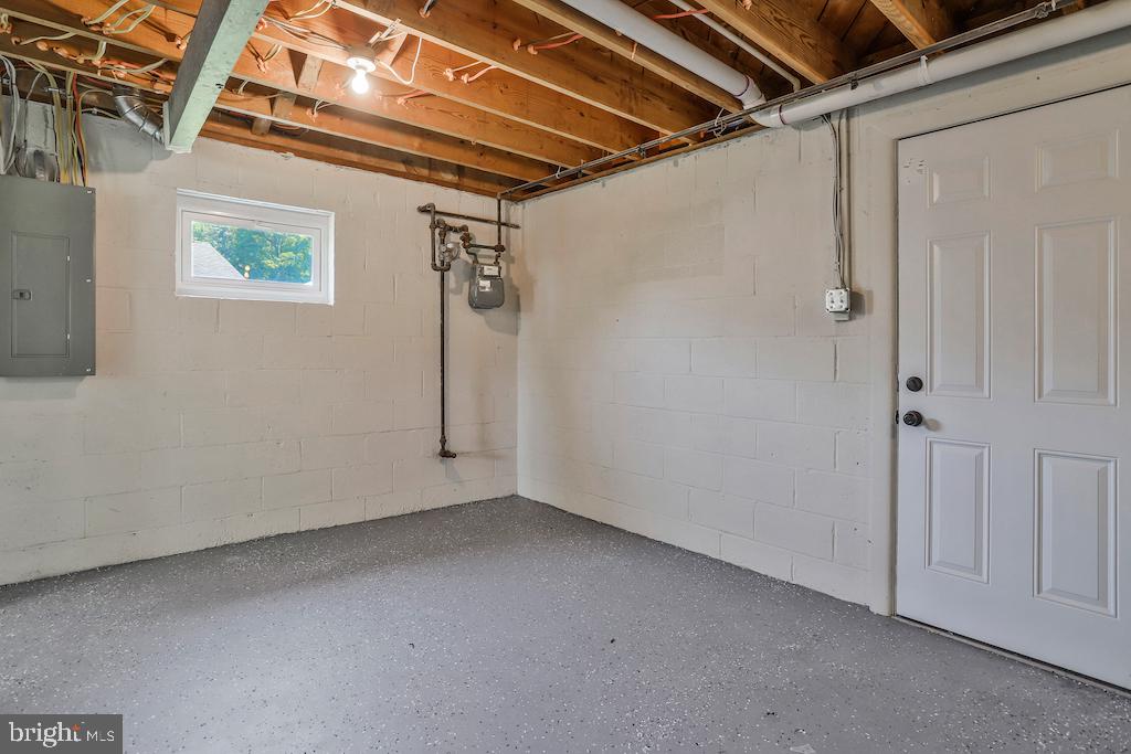 6420 WILLOWOOD LN, ALEXANDRIA, Virginia 22310, 3 Bedrooms Bedrooms, ,2 BathroomsBathrooms,Residential,For sale,6420 WILLOWOOD LN,VAFX2254644 MLS # VAFX2254644
