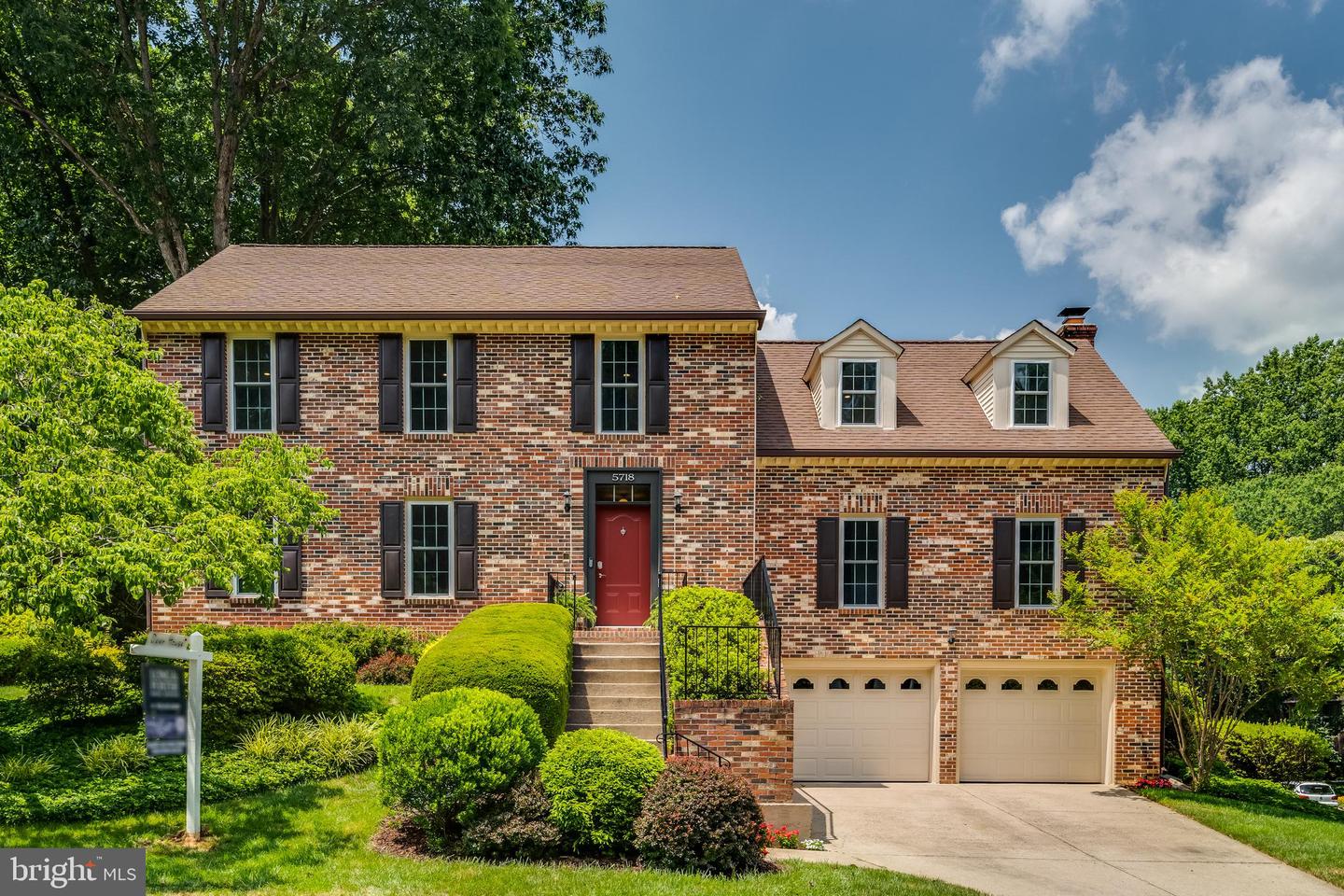 5718 WOODEN HAWK LN, BURKE, Virginia 22015, 5 Bedrooms Bedrooms, ,3 BathroomsBathrooms,Residential,For sale,5718 WOODEN HAWK LN,VAFX2255328 MLS # VAFX2255328