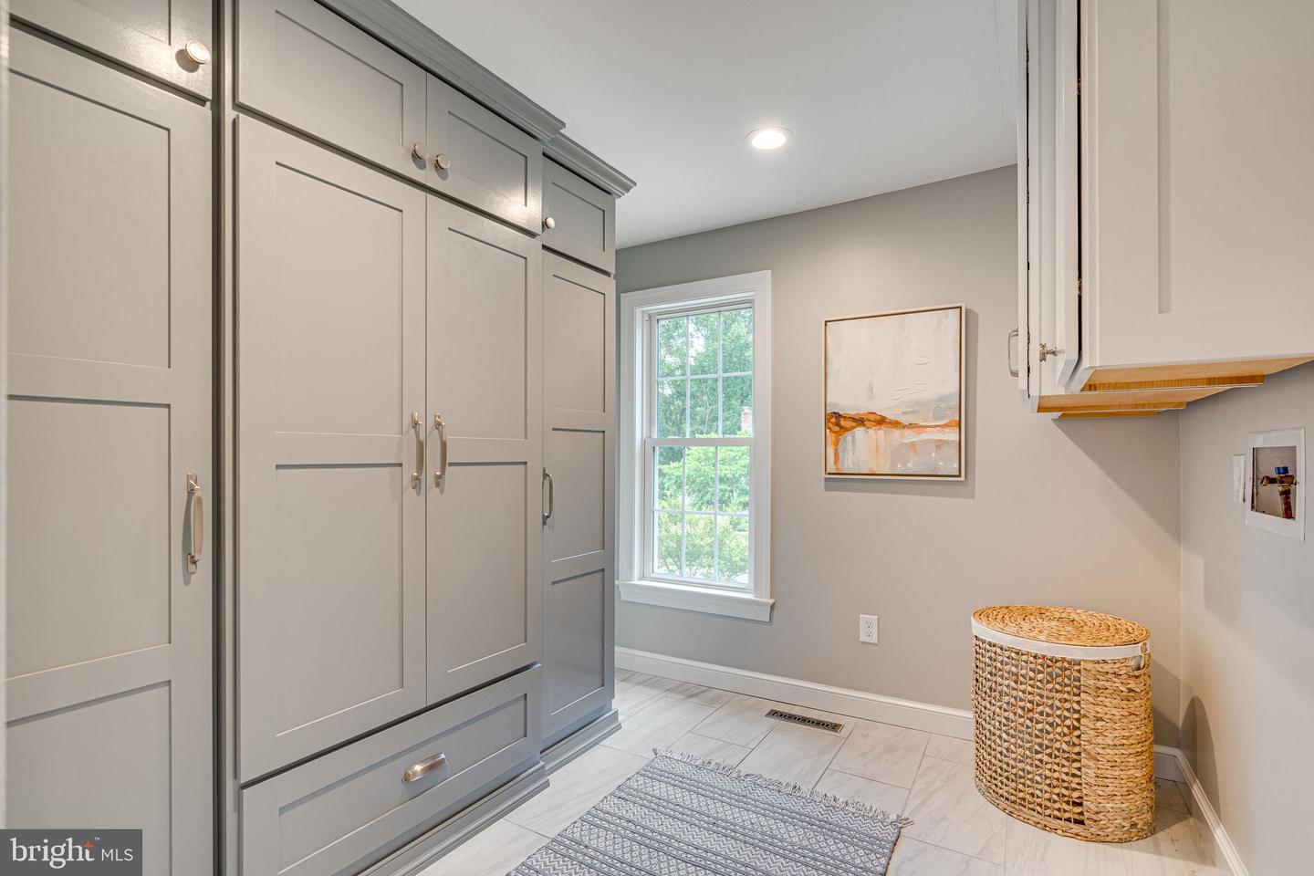5718 WOODEN HAWK LN, BURKE, Virginia 22015, 5 Bedrooms Bedrooms, ,3 BathroomsBathrooms,Residential,For sale,5718 WOODEN HAWK LN,VAFX2255328 MLS # VAFX2255328