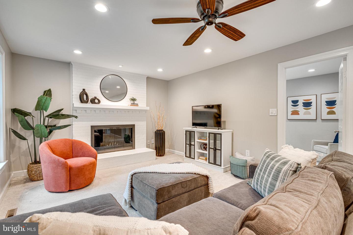 5718 WOODEN HAWK LN, BURKE, Virginia 22015, 5 Bedrooms Bedrooms, ,3 BathroomsBathrooms,Residential,For sale,5718 WOODEN HAWK LN,VAFX2255328 MLS # VAFX2255328