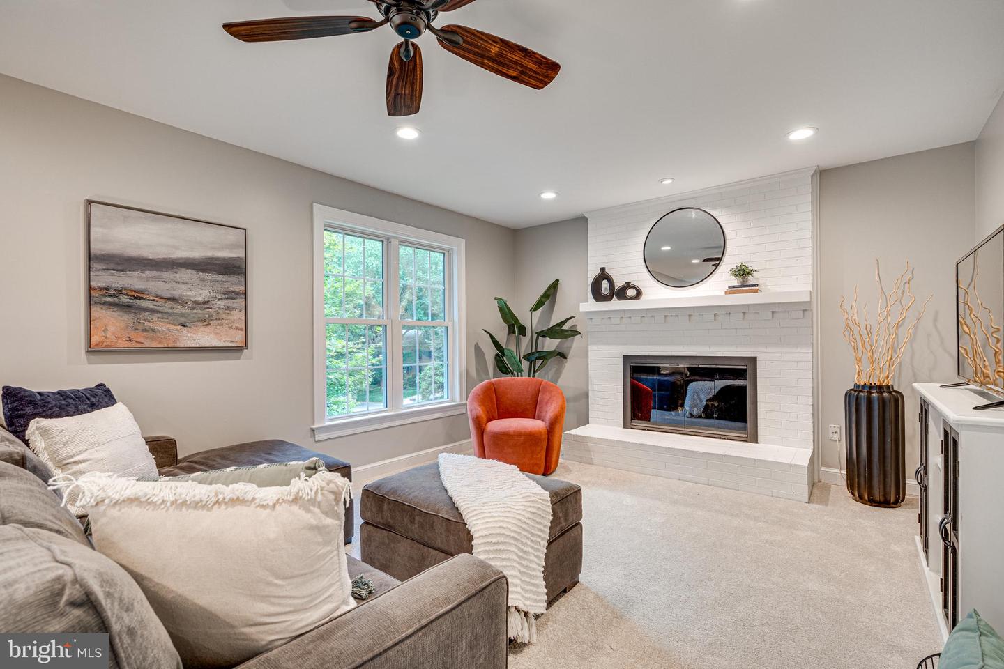 5718 WOODEN HAWK LN, BURKE, Virginia 22015, 5 Bedrooms Bedrooms, ,3 BathroomsBathrooms,Residential,For sale,5718 WOODEN HAWK LN,VAFX2255328 MLS # VAFX2255328