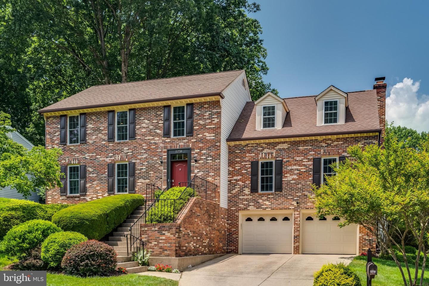 5718 WOODEN HAWK LN, BURKE, Virginia 22015, 5 Bedrooms Bedrooms, ,3 BathroomsBathrooms,Residential,For sale,5718 WOODEN HAWK LN,VAFX2255328 MLS # VAFX2255328