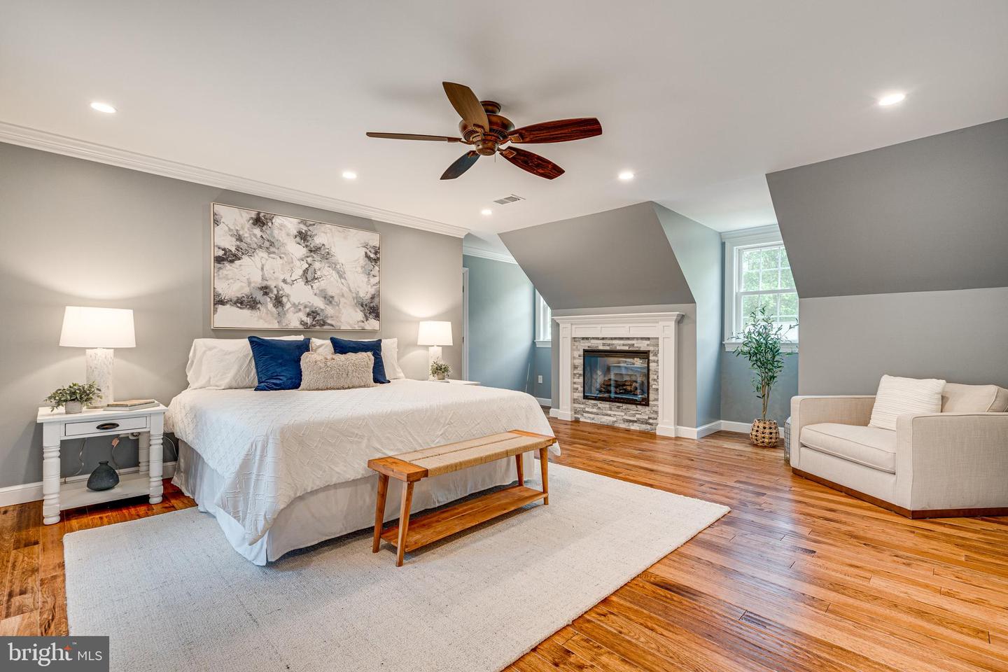 5718 WOODEN HAWK LN, BURKE, Virginia 22015, 5 Bedrooms Bedrooms, ,3 BathroomsBathrooms,Residential,For sale,5718 WOODEN HAWK LN,VAFX2255328 MLS # VAFX2255328