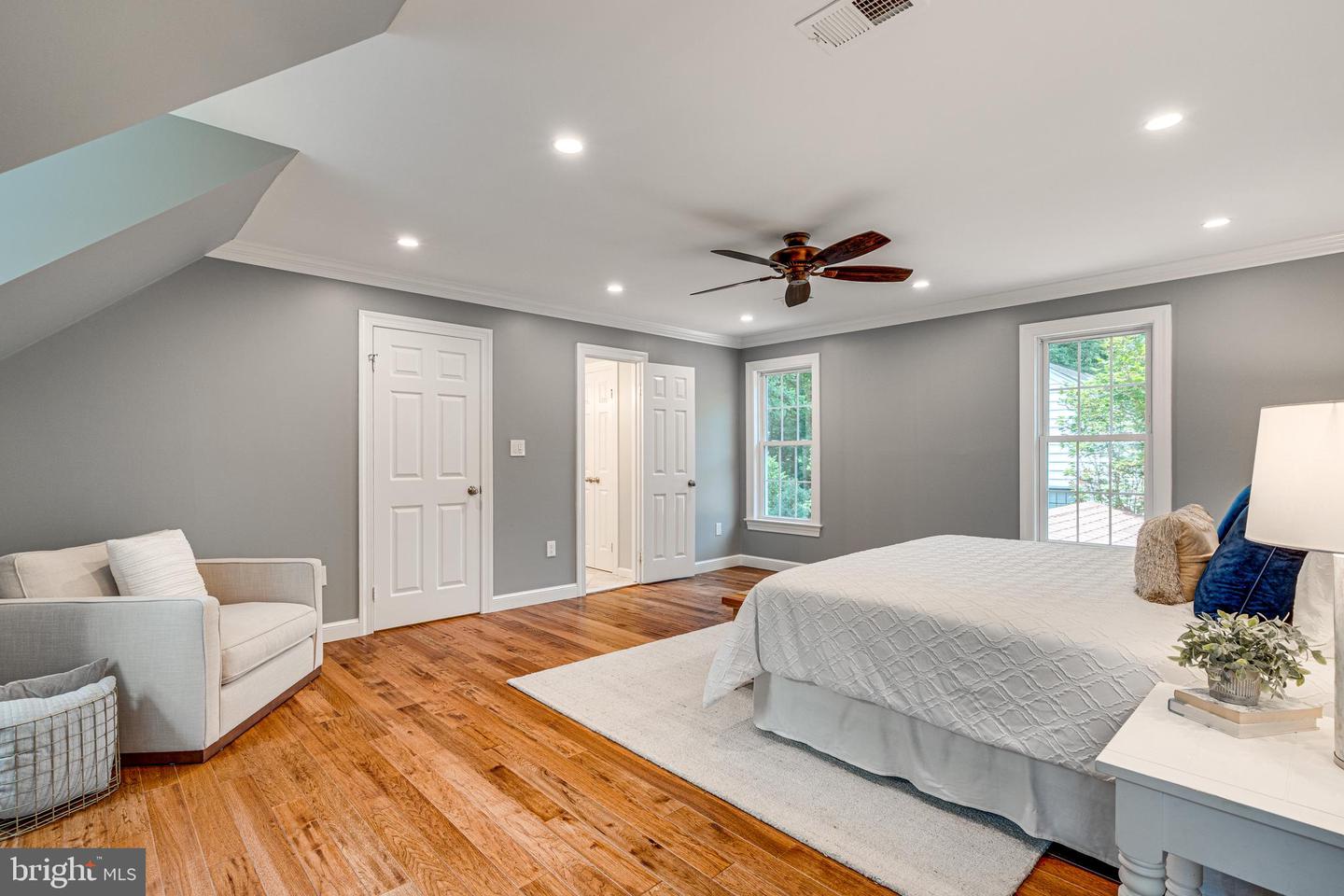 5718 WOODEN HAWK LN, BURKE, Virginia 22015, 5 Bedrooms Bedrooms, ,3 BathroomsBathrooms,Residential,For sale,5718 WOODEN HAWK LN,VAFX2255328 MLS # VAFX2255328