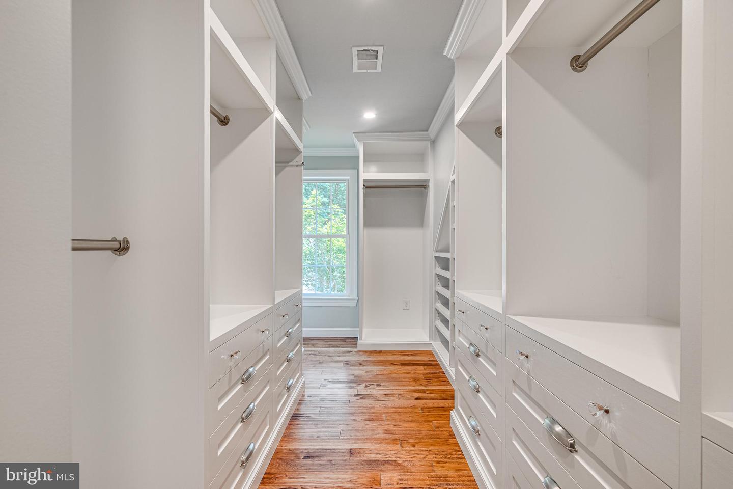 5718 WOODEN HAWK LN, BURKE, Virginia 22015, 5 Bedrooms Bedrooms, ,3 BathroomsBathrooms,Residential,For sale,5718 WOODEN HAWK LN,VAFX2255328 MLS # VAFX2255328