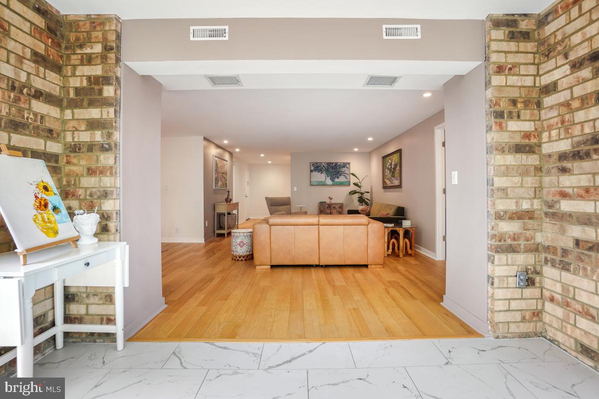 5904 MOUNT EAGLE DR #108B, ALEXANDRIA, Virginia 22303, 3 Bedrooms Bedrooms, 9 Rooms Rooms,2 BathroomsBathrooms,Residential,For sale,5904 MOUNT EAGLE DR #108B,VAFX2255330 MLS # VAFX2255330