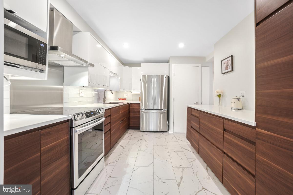 5904 MOUNT EAGLE DR #108B, ALEXANDRIA, Virginia 22303, 3 Bedrooms Bedrooms, 9 Rooms Rooms,2 BathroomsBathrooms,Residential,For sale,5904 MOUNT EAGLE DR #108B,VAFX2255330 MLS # VAFX2255330