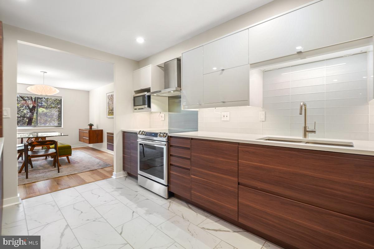 5904 MOUNT EAGLE DR #108B, ALEXANDRIA, Virginia 22303, 3 Bedrooms Bedrooms, 9 Rooms Rooms,2 BathroomsBathrooms,Residential,For sale,5904 MOUNT EAGLE DR #108B,VAFX2255330 MLS # VAFX2255330