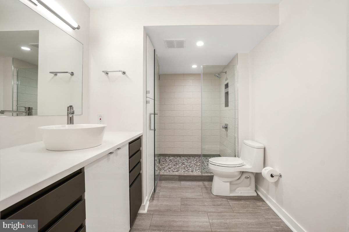 5904 MOUNT EAGLE DR #108B, ALEXANDRIA, Virginia 22303, 3 Bedrooms Bedrooms, 9 Rooms Rooms,2 BathroomsBathrooms,Residential,For sale,5904 MOUNT EAGLE DR #108B,VAFX2255330 MLS # VAFX2255330