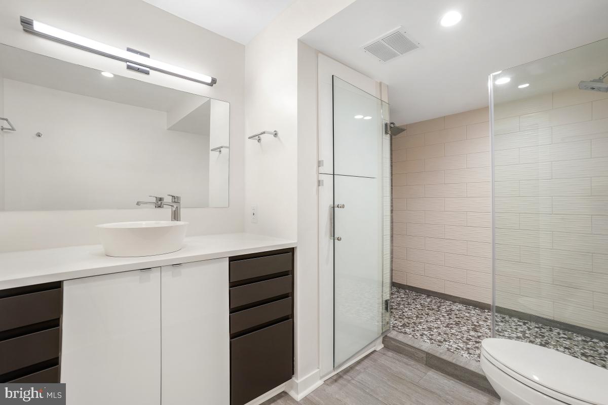 5904 MOUNT EAGLE DR #108B, ALEXANDRIA, Virginia 22303, 3 Bedrooms Bedrooms, 9 Rooms Rooms,2 BathroomsBathrooms,Residential,For sale,5904 MOUNT EAGLE DR #108B,VAFX2255330 MLS # VAFX2255330