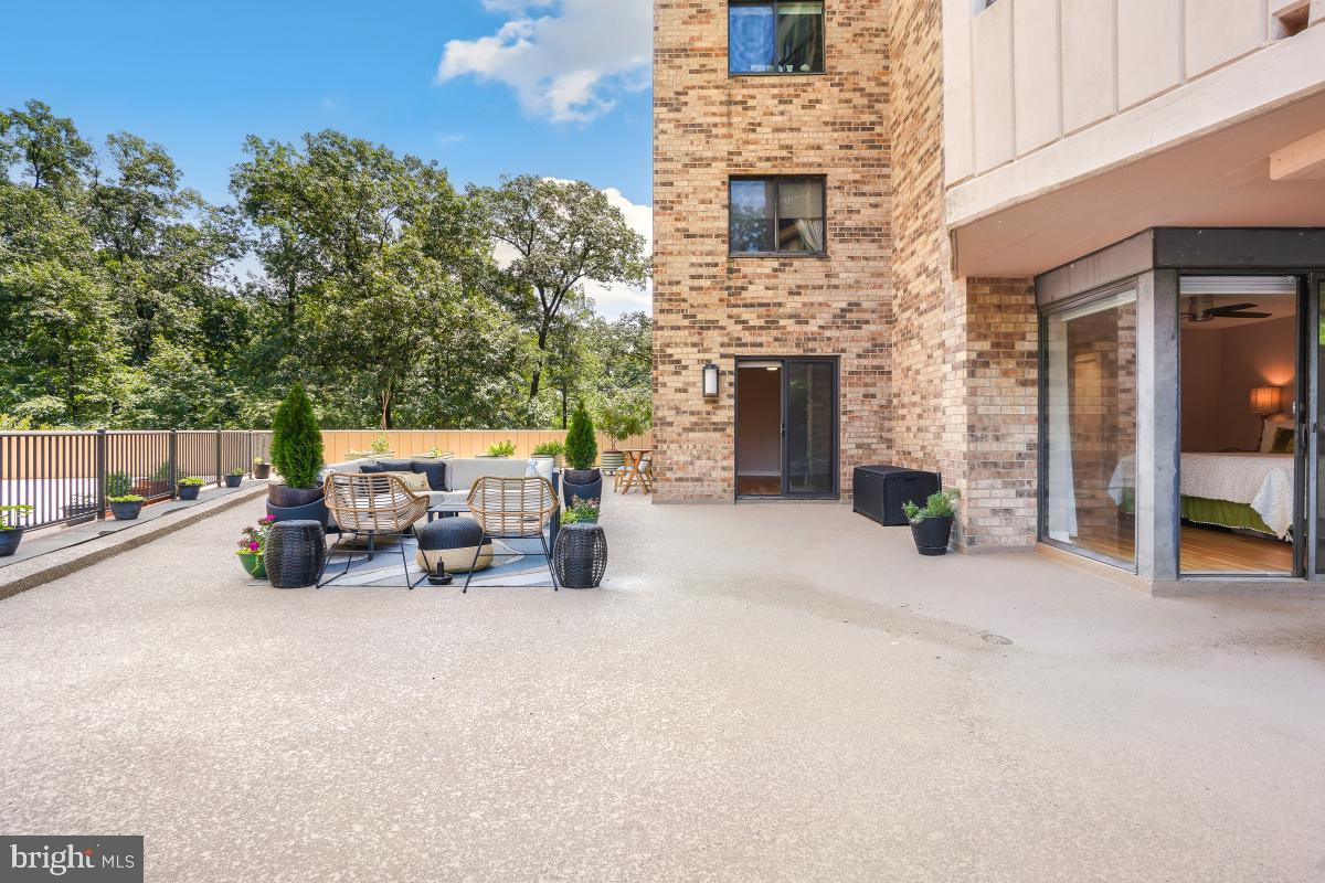 5904 MOUNT EAGLE DR #108B, ALEXANDRIA, Virginia 22303, 3 Bedrooms Bedrooms, 9 Rooms Rooms,2 BathroomsBathrooms,Residential,For sale,5904 MOUNT EAGLE DR #108B,VAFX2255330 MLS # VAFX2255330