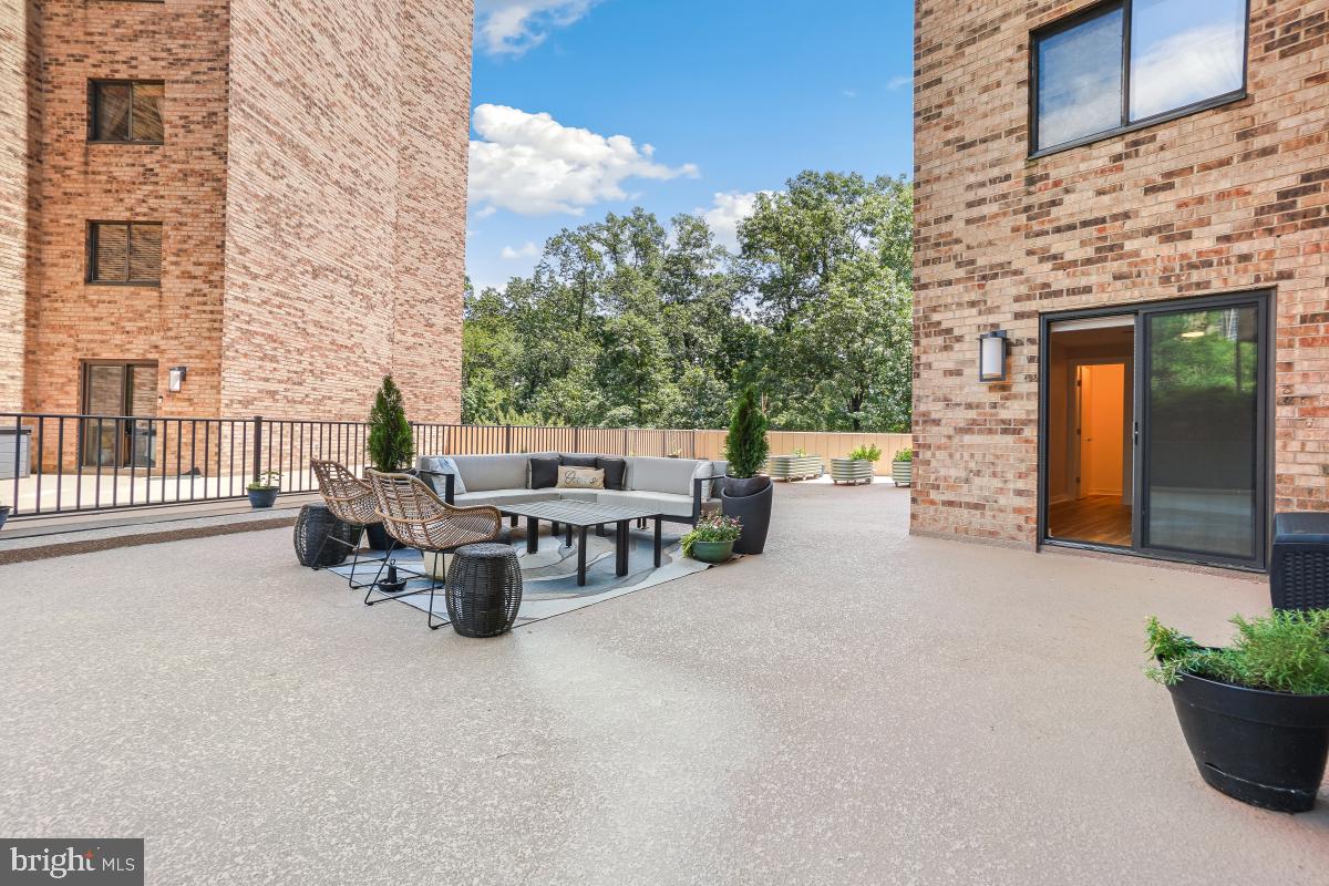 5904 MOUNT EAGLE DR #108B, ALEXANDRIA, Virginia 22303, 3 Bedrooms Bedrooms, 9 Rooms Rooms,2 BathroomsBathrooms,Residential,For sale,5904 MOUNT EAGLE DR #108B,VAFX2255330 MLS # VAFX2255330
